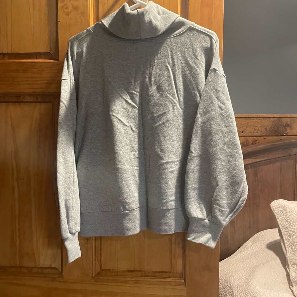 Women’s size medium Gap sweatshirt. Gray, has turtleneck. Slightly oversized